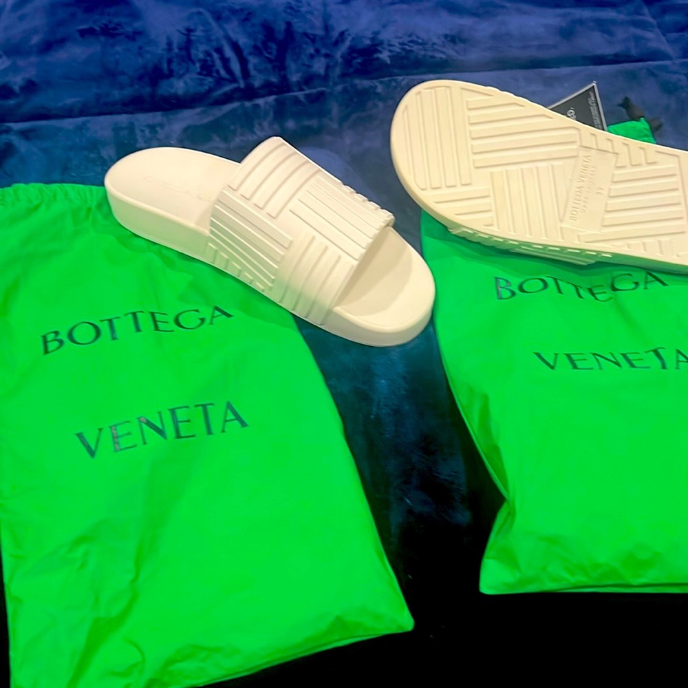 Bottega Veneta Slides